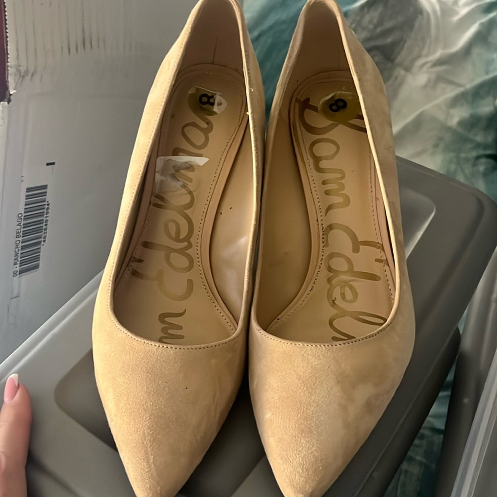 Beautiful suede pumps
